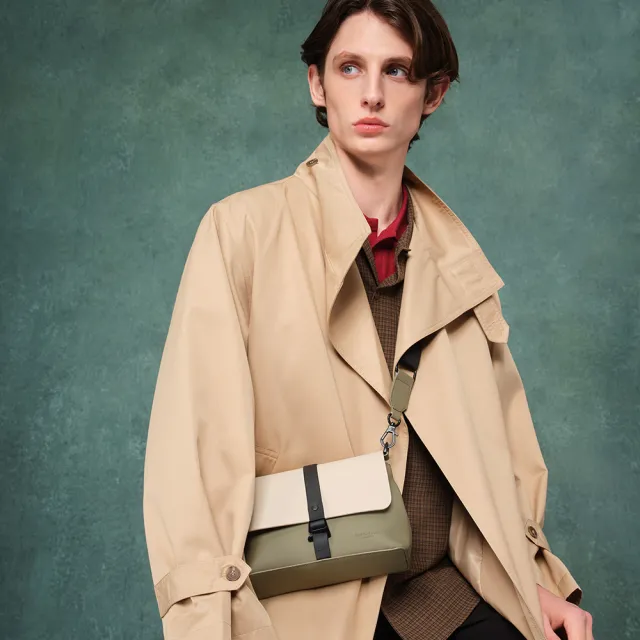 【GASTON LUGA】Splash Crossbody Bag 防水斜背包(包包 男包 包袋 小包 女包 側背包)