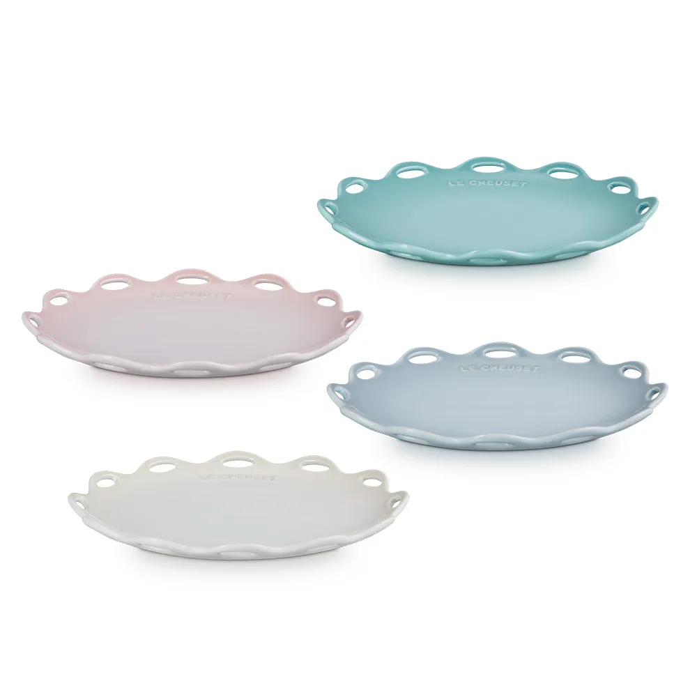 【Le Creuset】瓷器蕾絲花語系列圓盤 25cm(蛋白霜/銀灰藍/悠然綠/貝殼粉 4色選1)