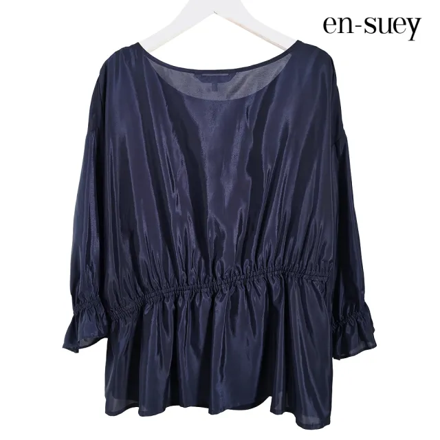 【en-suey 銀穗】EU飄逸感微透落肩斜抽皺上衣-女
