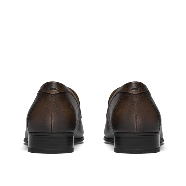 【Clarks】女鞋 Routee25 Penny 經典小圓頭金屬飾釦樂福鞋 平底鞋(CLF84913D)