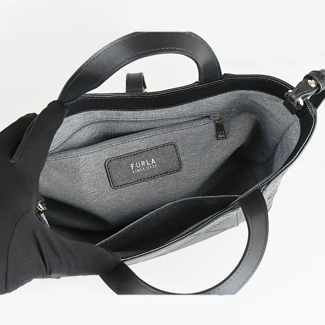 【FURLA 芙拉】FURLA 燙金LOGO Goccia系列小牛皮鏤空圖案設計垂掛扣帶式手提/斜背包(小/黑)