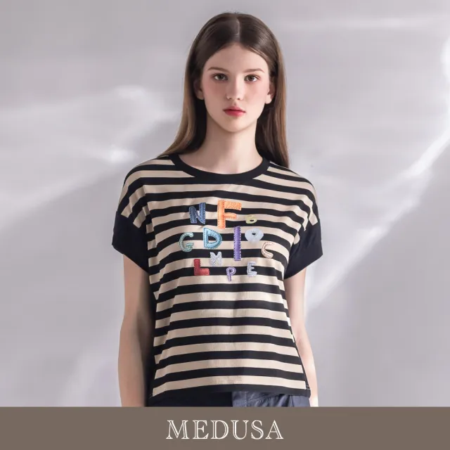 【MEDUSA 曼度莎】現貨-條紋彩色字母拼接休閒T恤（M-XL）｜短袖T恤 女上衣 T恤穿搭