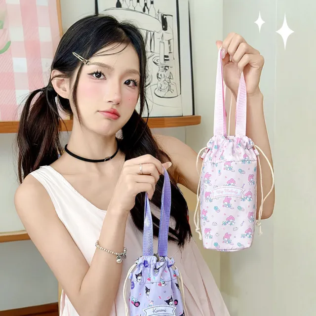 【SANRIO 三麗鷗】雙11 日系可愛印花造型可提可背束口拉繩水壺袋(水杯袋/飲料袋/手搖飲袋)