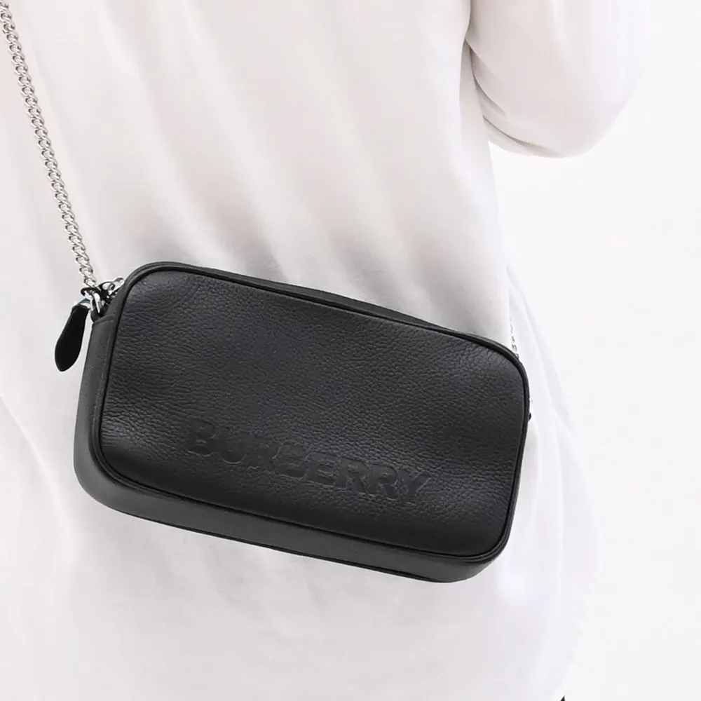 【BURBERRY 巴寶莉】經典烙印LOGO小牛皮發財方包相機包斜背包(黑)