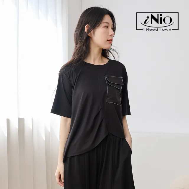 【iNio 衣著美學】縫線口袋分衩下襬修身短袖上衣 女弧形交錯下襬圓領棉T 異材質拼接口袋寬鬆上衣 CHW1133