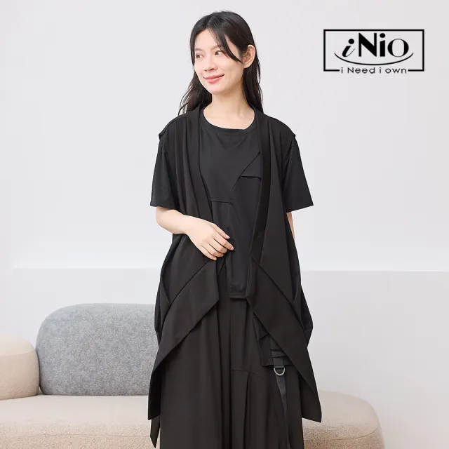 【iNio 衣著美學】對稱A字下襬修身長版背心外套 女寬帶拼接不規則無袖外套 側長中短垂墜罩衫 CHW4005