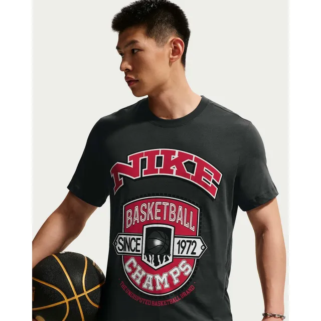 【NIKE 耐吉】短袖上衣 男 AS M NK TEE STD ASBURY CHAMPS 運動 休閒 T恤 黑 (IM5051045)
