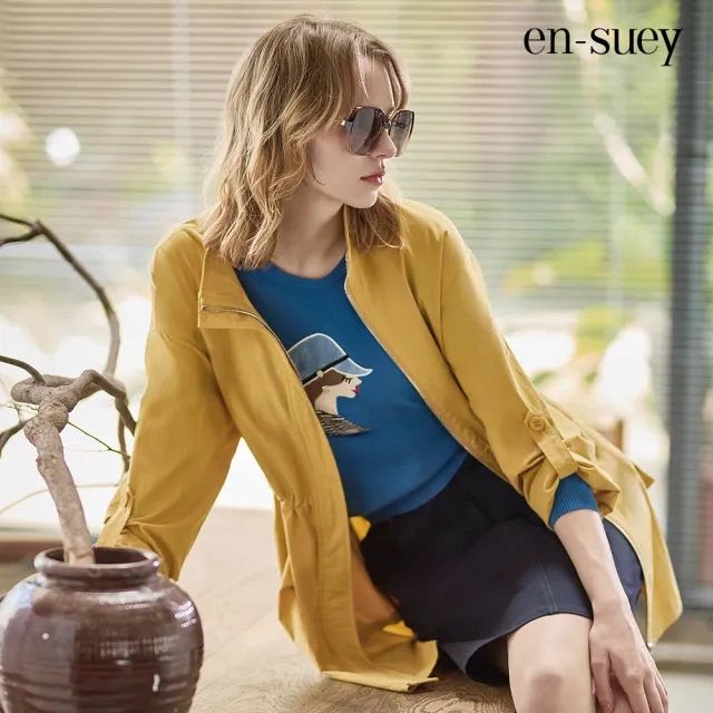 【en-suey 銀穗】輕量立領休閒中長版風衣外套-女