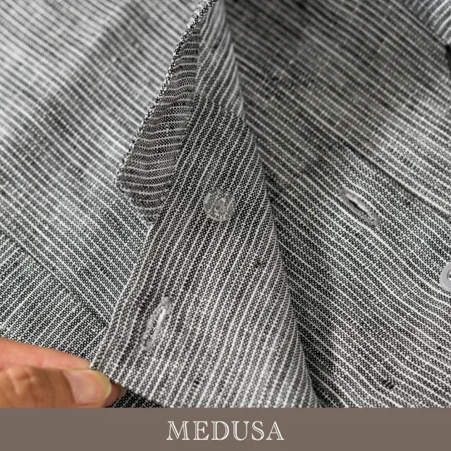 【MEDUSA 曼度莎】現貨-霧灰亞麻排釦圓領傘擺上衣（M-XL）｜女短上衣 亞麻上衣 休閒穿搭