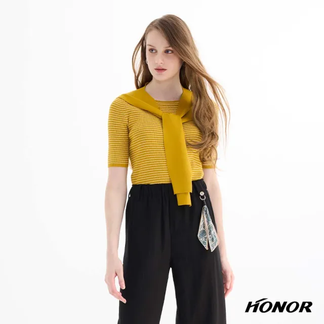 【HONOR 山形屋】細條紋針織披肩兩件式上衣-灰/黃