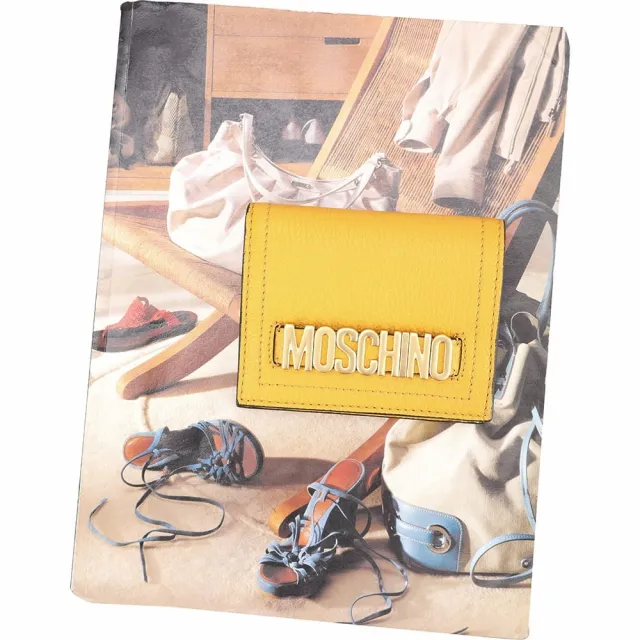 【MOSCHINO】金色字母荔紋牛皮釦式短夾(南瓜黃 皮夾 錢包)