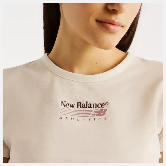 【NEW BALANCE】NB 復古Logo短T 短袖上衣 短版 運動 休閒 美規 女 米杏色 (WT62O4MBLIT-F)