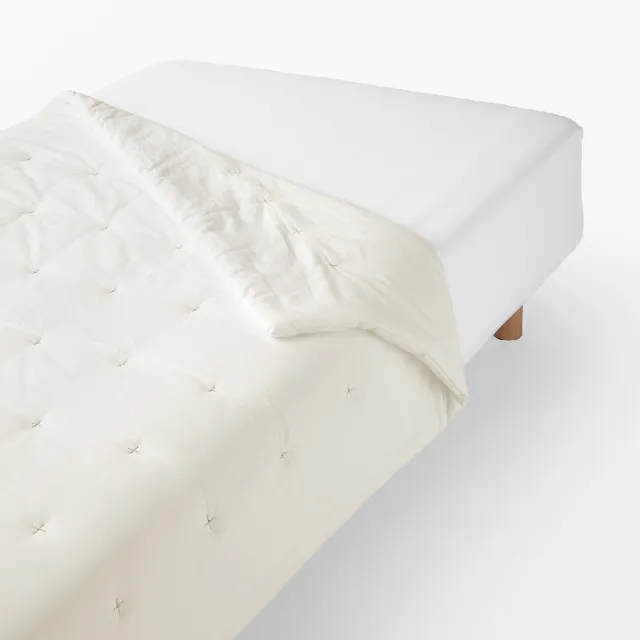 【MUJI 無印良品】絎縫點狀水洗薄被/D (白色/灰色/淺米/藍色) 成品尺寸:W180×L200 cm 壓紋縫製加工