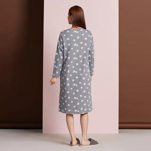 【YVONNE 以旺傢飾】黑鼻羊提花半開襟長袖洋裝-岩石灰