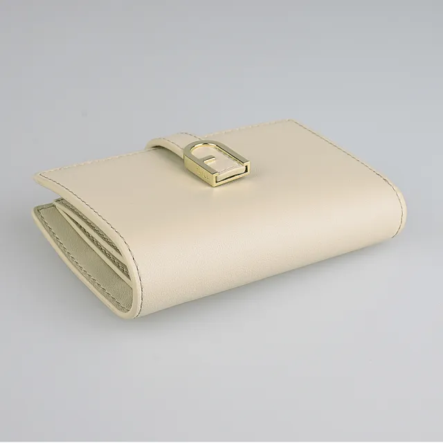 【FURLA 芙拉】FURLA FLOW拱門LOGO扣帶小牛皮6卡壓釦對折中夾(小/米)