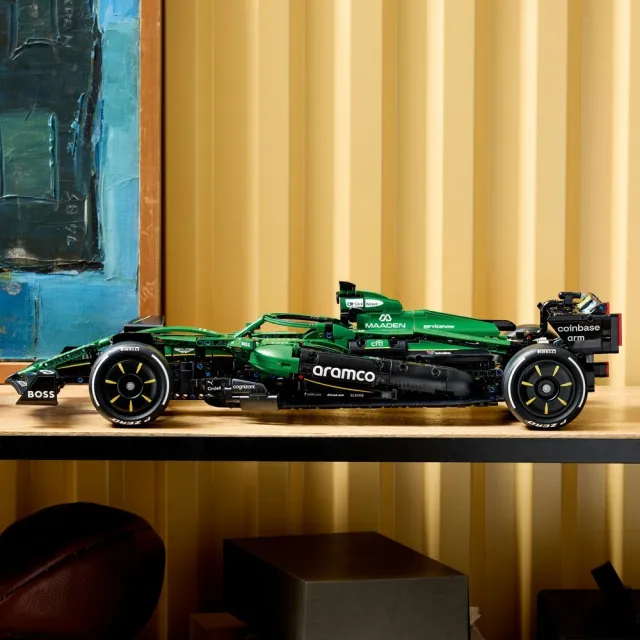 【LEGO 樂高】科技系列 42240 Aston Martin Aramco AMR25 F1 賽車(微縮模型 Formula 1 居家擺設 積木 禮物)