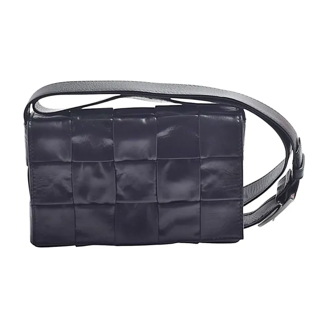 【BOTTEGA VENETA 寶緹嘉】經典編織油蠟牛皮卡帶斜背包/肩背包(黑色)