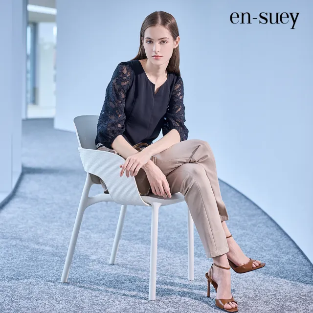 【en-suey 銀穗】EU異素材鏤空燒花拋袖小V圓領上衣-女