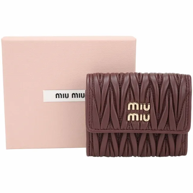 【MIU MIU】Matelasse 皺褶納帕羊皮三折釦式短夾(酒紅 錢包 皮夾 真皮)