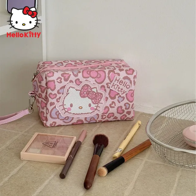 【SANRIO 三麗鷗】粉豹紋凱蒂貓手提化妝包(洗漱包)