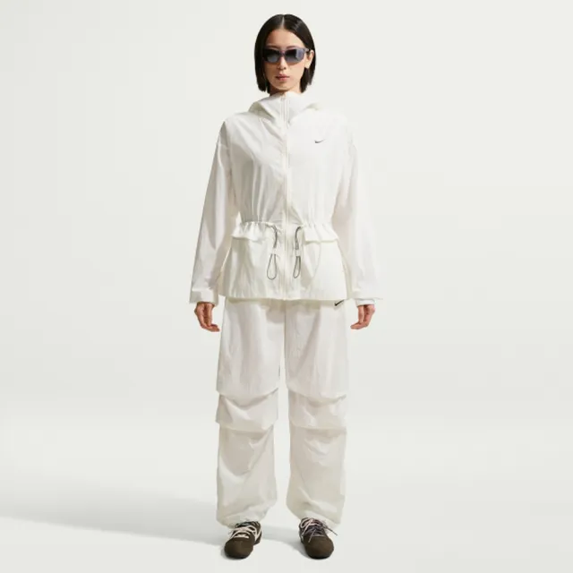 【NIKE 耐吉】連帽外套 女 AS W NSW TREND WVN JKT 運動 休閒 乾爽 輕盈 寬鬆 白 (IW1388133)