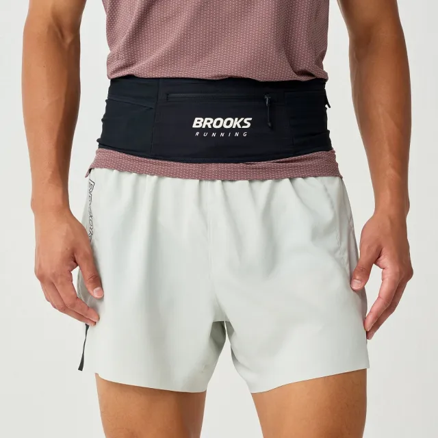 【BROOKS】Cascadia 運動收納腰帶_經典黑 (280545001)