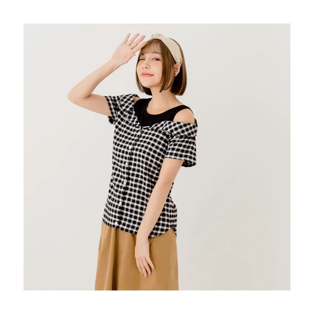 【OB 嚴選】假兩件純棉格紋開襟排扣翻領露肩上衣親子款女 《AB18131》