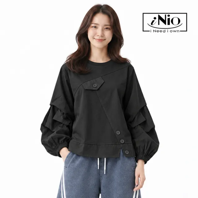 【iNio 衣著美學】不對稱拼接縮口長袖上衣 女圓領棉T 抓褶袖大鈕釦裝飾微開衩上衣 CHW1521