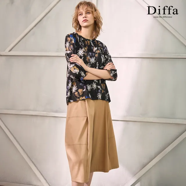 【Diffa】復古黑白花拉克蘭袖上衣-女