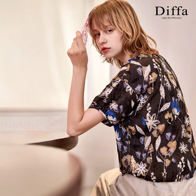 【Diffa】復古黑白花蓬袖上衣-女