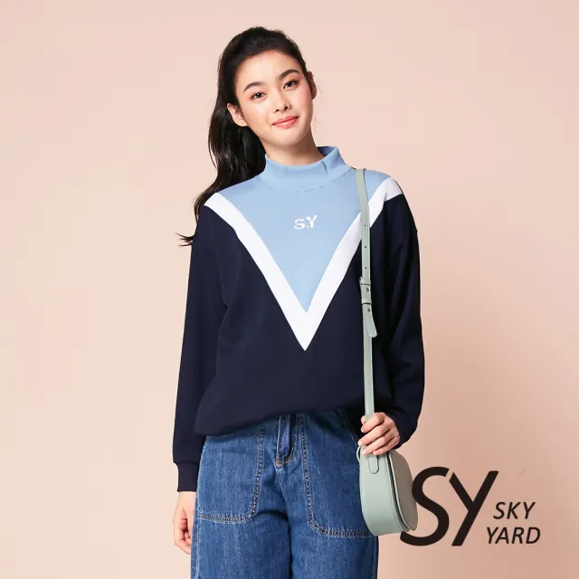 【SKY YARD】倒三角撞色印花立領衛T上衣-藍色