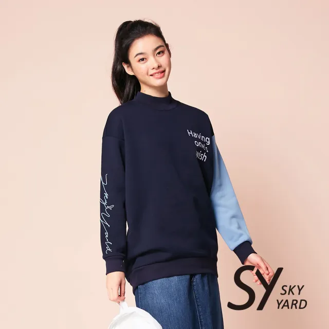 【SKY YARD】拼接袖字母繡花立領衛T上衣-深藍