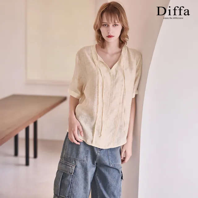 【Diffa】卡其前領開衩綁帶上衣-女