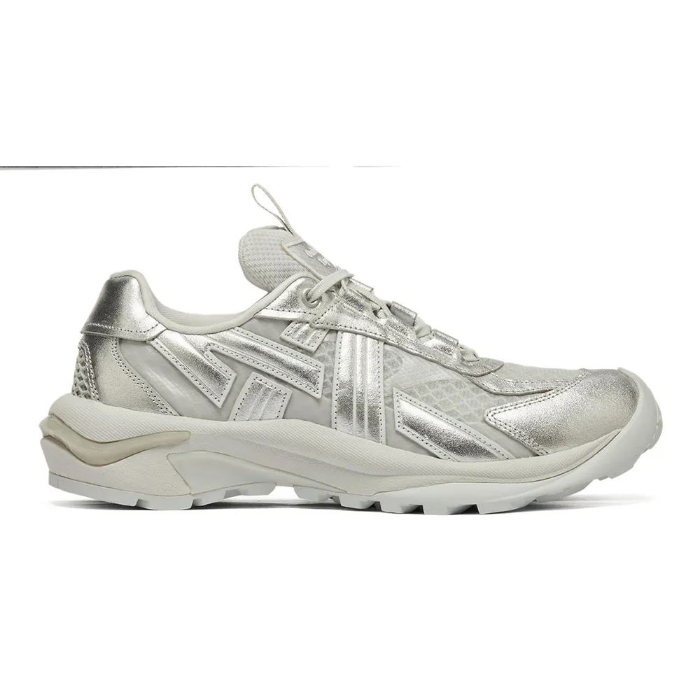 Onitsuka Tiger】鬼塚虎-銀色TIGTRAIL(1183C629-020)休閒鞋- momo購物