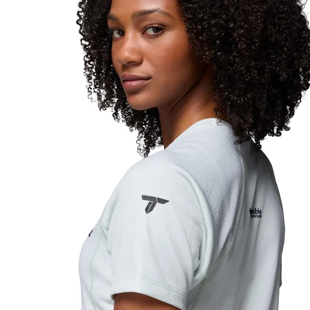 【Columbia 哥倫比亞】女款-防曬UPF50快排短袖上衣-DriVenture™ Short Sleeve-米綠色(UAR01090SS/KF)