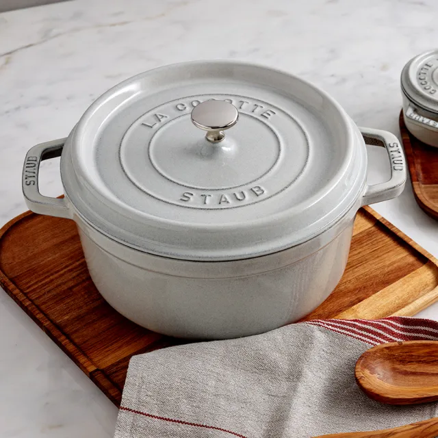 【STAUB】松露白琺瑯鑄鐵鍋20cm贈義大利製LUCCA不沾炒鍋28cm
