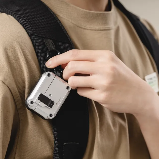 【SwitchEasy】Rugged AirPods 5/4 卡扣式耳機保護殼(按壓磁鐵鎖扣安全便利)(支援最新AirPods 5)