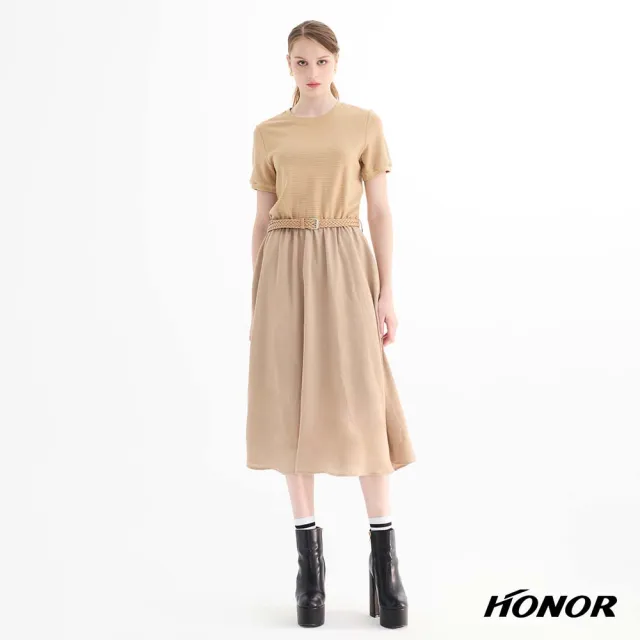 【HONOR 山形屋】編織腰帶橫紋拼接長洋裝-卡其