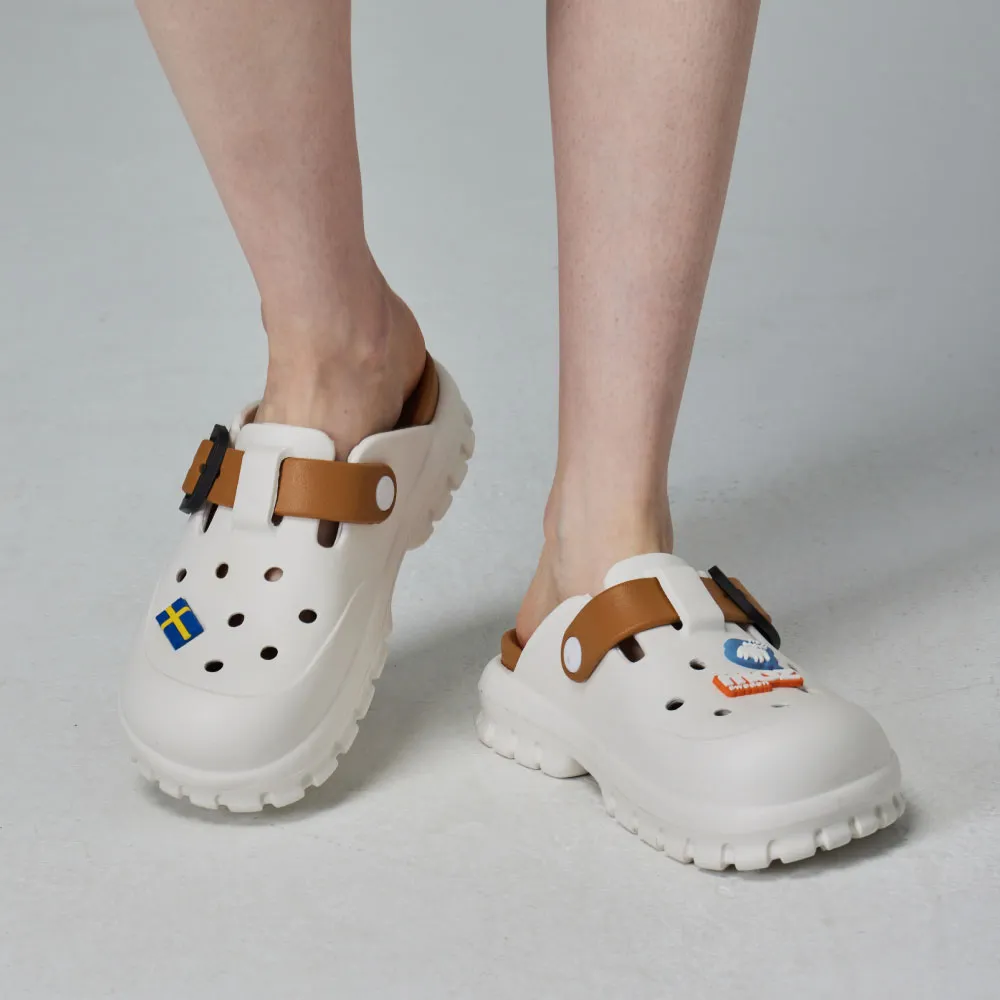 【moz】moz瑞典 駝鹿 小方糖 方扣 防水 洞洞鞋 拖鞋 涼鞋(白/太妃糖)