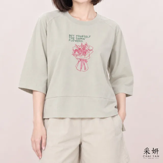 【CHAI YAN 采妍】字母花束印花五分袖上衣(秋冬女裝/中大尺碼/休閒/印花/日常)