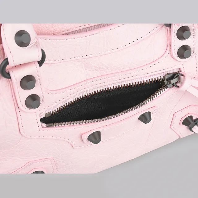 【Balenciaga 巴黎世家】BALENCIAGA精品褶皺紋小羊皮Le City Mini鉚釘斜背肩背機車包(迷你/櫻花粉)