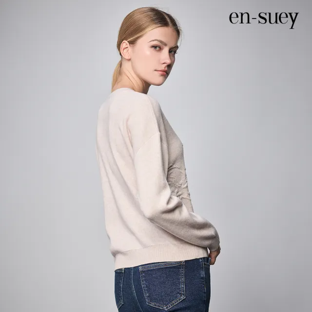 【en-suey 銀穗】立體圖騰緹花織紋線衫-女