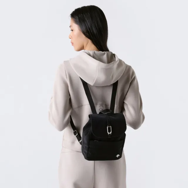 【DESCENTE】小後背包 運動包 旅行小包 WOMENS MINI HOOD BACKPACK 7L 黑 SR322UBP71-BLK0