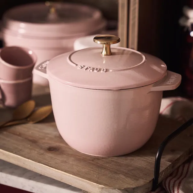 【STAUB】粉紅奶酪琺瑯鑄鐵鍋雙鍋組-圓鍋/黃銅頭24cm+飯鍋12cm(德國雙人牌集團官方直營)