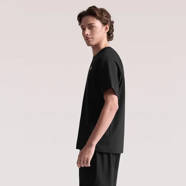 【The North Face】北面男女款黑色FLASHDRY速乾背面圖案短袖T恤|8GX4JK3 排汗衫