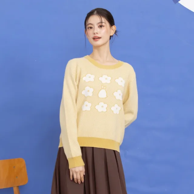 【MOSS CLUB】俏皮小花兔幾何織紋圓領長袖針織上衣 藍 駝 黃(魅力商品)