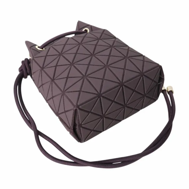 【ISSEY MIYAKE 三宅一生】幾何方格4X6可拉束肩斜背包(霧面暗紫)