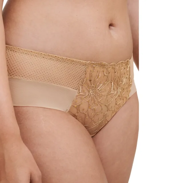【Chantelle 仙黛爾】Fleurs Signature.性感 四角女內褲 奢華亮片 刺繡 膚特.12Q40_0CK(對稱蕾絲工藝 透氣)
