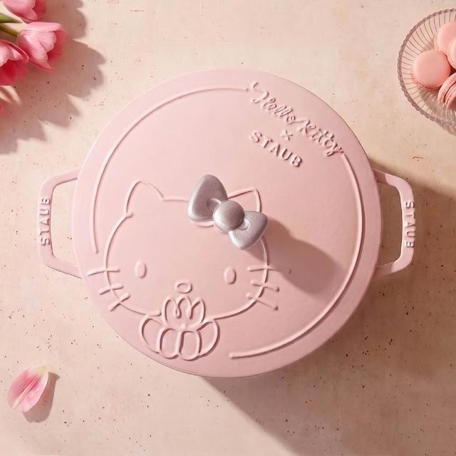 【STAUB】Hello Kitty 粉紅奶酪夢幻雕花琺瑯鑄鐵和食鍋24cm-經典凱蒂(德國雙人集團官方直營)