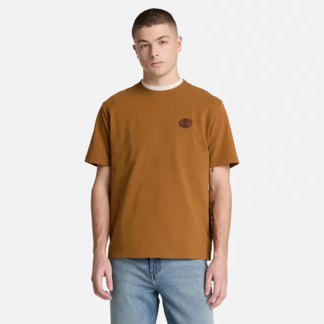 【Timberland】男款深小麥色厚磅皮革徽章短袖T恤(A26WWEH2)